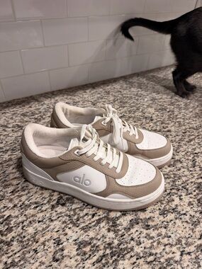 ALO Yoga Women's White and beige Athletic Sneakers